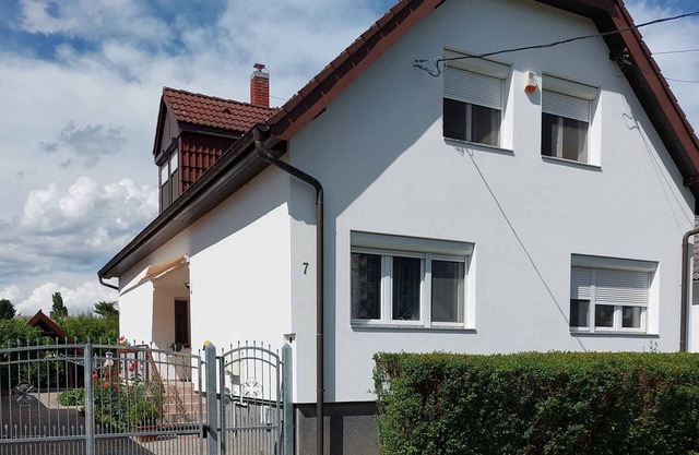 Holiday apartment with barbecue and Internet