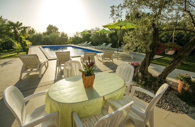 Holiday apartment with outpool
