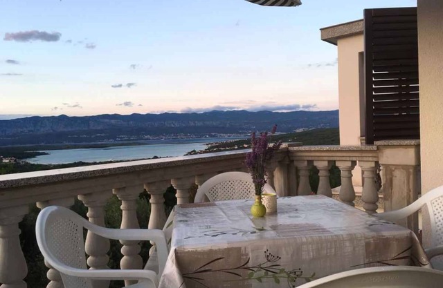 Holiday apartment with terrace and sea view