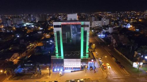 Holiday & Business Hotel - Em frente ao Centro de Eventos e Arena Conda