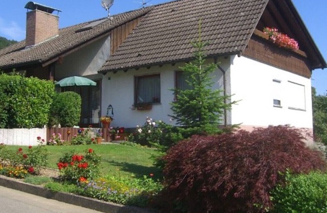 Holiday Apartment "Erben" with Balcony, Mountain View, Wi-Fi & SAT-TV