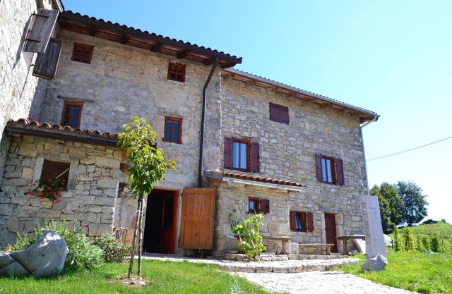 Holiday Farmhouse Skvor