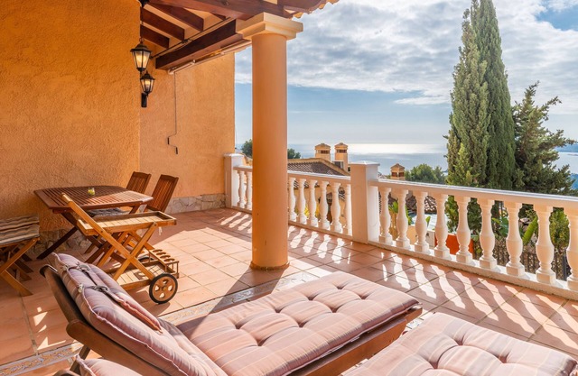 Holiday Home 'Amazing Blue Emi' with Sea View, Shared Pool and Wi-Fi