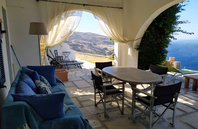 Holiday Home 'Bay View' with Wi-Fi and Air Conditioning