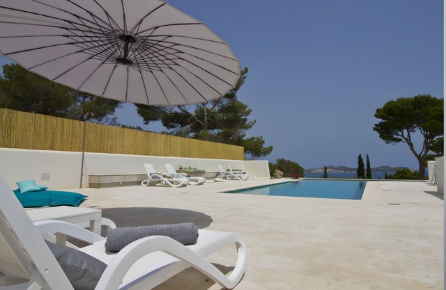Holiday Home 'Blanca' with Sea View, Wi-Fi and Air Conditioning