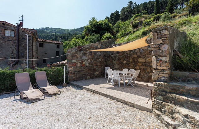 Holiday Home 'Casa Rosa' with Private Terrace, Private Garden and Wi-Fi