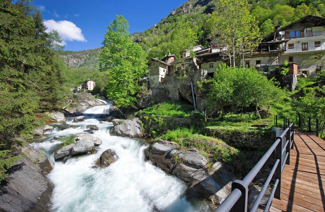 Holiday Home 'Casa Savin' with Mountain View, Private Garden and Balcony