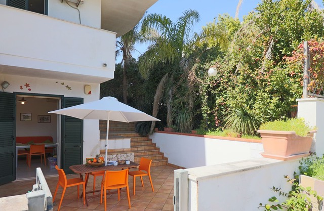 Holiday Home 'Charonìa A Castro 5 Posti' with Private Garden, Balcony and Air Conditioning