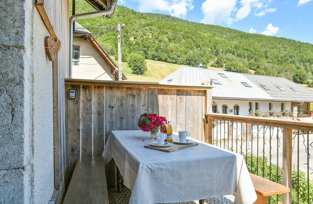 Holiday Home 'Ciméléon Haut' with Mountain View, Private Garden and Wi-Fi
