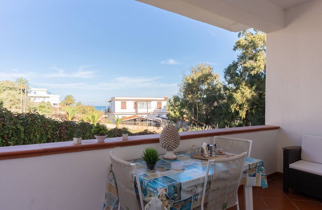 Holiday Home 'Conchiglia Al Mare' with Sea View, Balcony and Wi-Fi