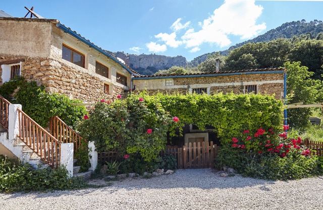 Holiday Home 'El Soto' with Mountain View, Private Pool and Wi-Fi