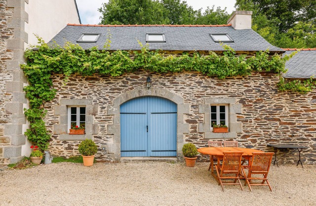 Holiday Home 'Équestre Du Dourdu Avec Spa' with Shared Garden and Wi-Fi