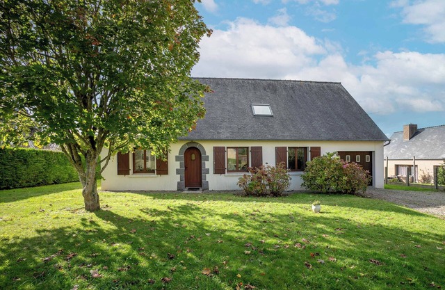 Holiday Home 'Maison Familiale Kerriou' with Air Conditioning