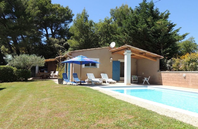 Holiday Home in Buisson with Private Pool