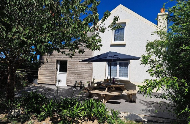 Holiday Home in Cléder near Les Amiets Beach