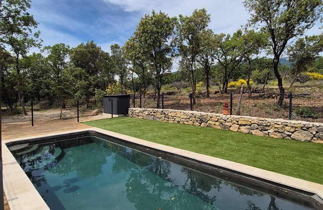 Holiday home in the Mont Ventoux with private pool.