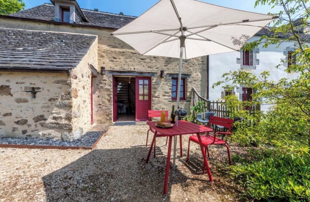 Holiday Home 'La Petite Maison - Piscine - Spa' with Shared Pool, Private Terrace and Wi-Fi