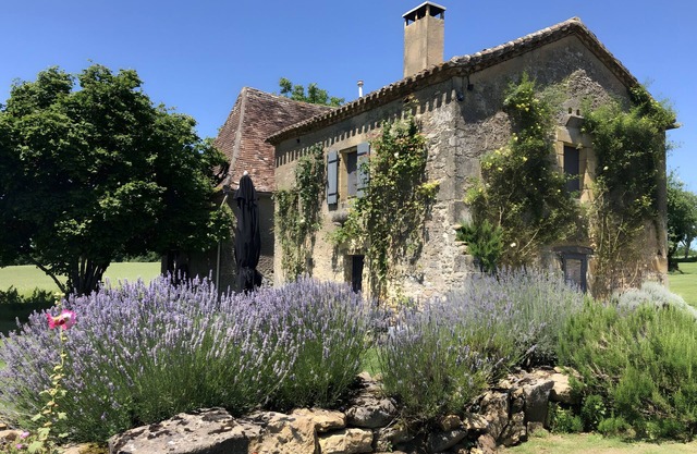 Holiday Home 'Le Mazet' with Private Terrace, Private Garden and Wi-Fi