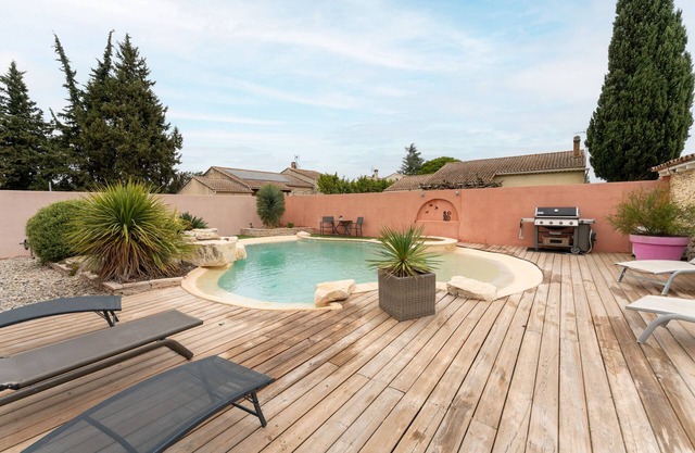 Holiday Home 'Les Dames De Molleges' with Mountain View, Wi-Fi and Air Conditioning
