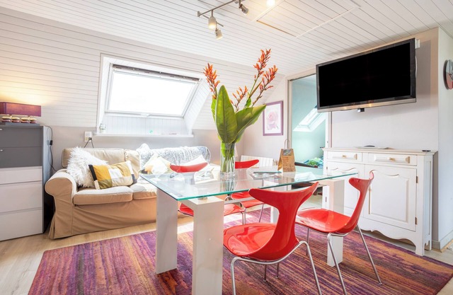 Holiday Home 'Les Géraniums À 800m Plage' with Private Terrace, Shared Garden and Wi-Fi