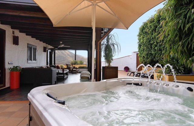 Holiday Home 'Los Jazmines' with Sea Views, Private Hot Tub and Wi-Fi