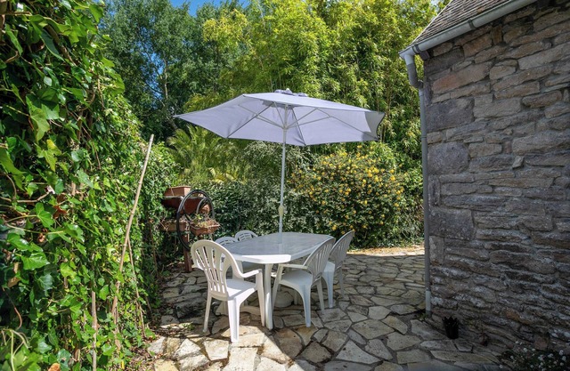 Holiday Home 'Maison Bateau' with Shared Terrace and Air Conditioning