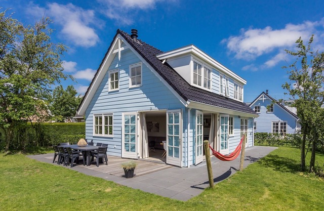 Holiday Home near Dutch Coast & Green Park