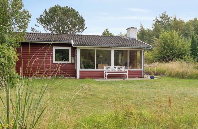 Holiday home on adventurous plot near beach