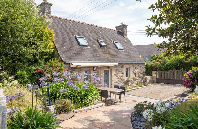 Holiday Home 'Penty À 800m De La Plage' with Private Terrace, Shared Garden and Wi-Fi