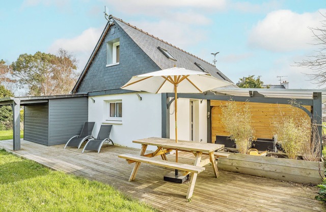 Holiday Home 'Petit Gîte Sables D' Or 600m Plage' with Sea View, Private Terrace and Wi-Fi