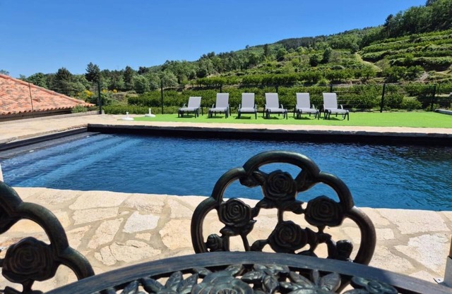 Holiday Home 'Quinta Do Limite - Casa Do Camponês' with Mountain View, Wi-Fi and Air Conditioning