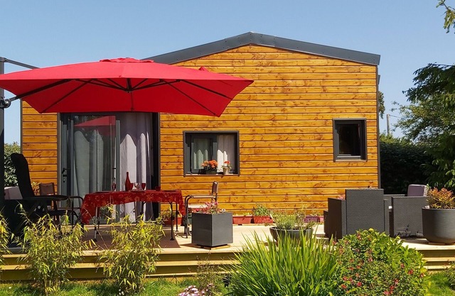 Holiday Home 'Tiny House' with Private Terrace and Shared Garden