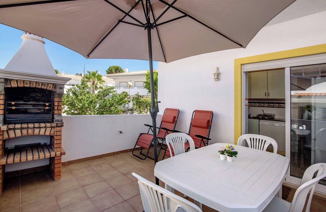Holiday Home 'V2 A 400 M Da Praia Da Falésia' with Private Terrace, Balcony and Wi-Fi
