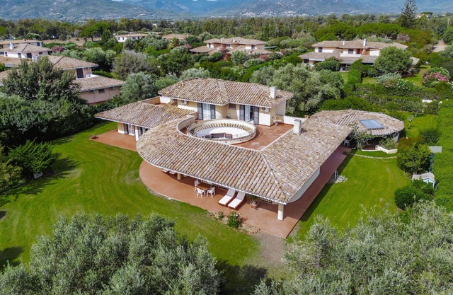 Holiday Home 'Villa Degli Olivi' with Sea View, Garden, Terrace & Wi-Fi