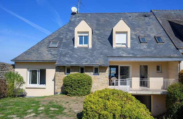 Holiday Home 'Villa Les Pieds Dans L'eau' with Sea View, Private Terrace and Wi-Fi