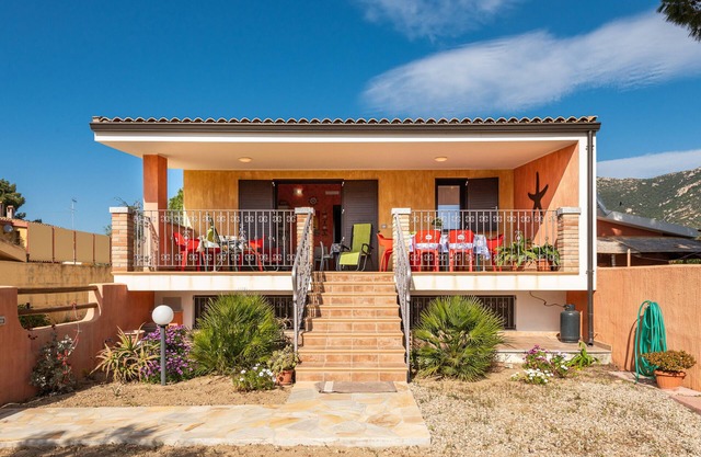 Holiday Home 'Villetta Delfino ' with Mountain View, Private Terrace and Private Garden