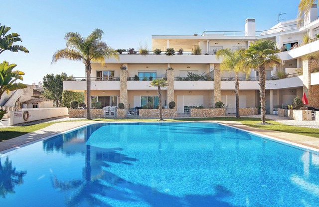 Holiday Home 'White Dove' with Shared Pool, Wi-Fi and Air Conditioning