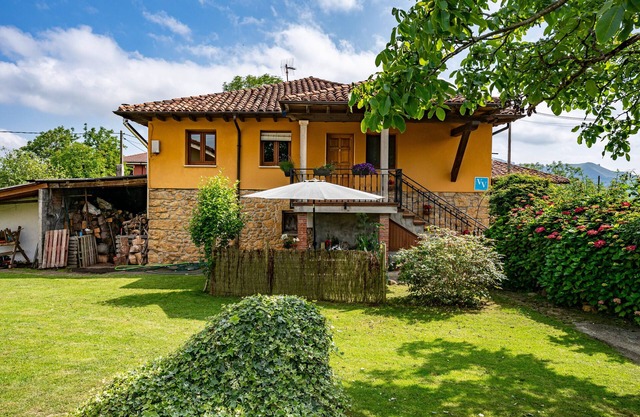 Holiday Home with Mountain Views, Heated Pool, and Children's Playground