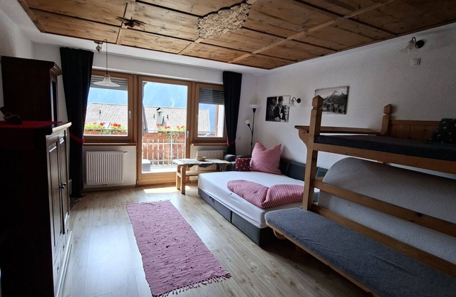 Holiday Home 'Xxl-appartement Moarhof' with Mountain View, Private Terrace and Wi-Fi