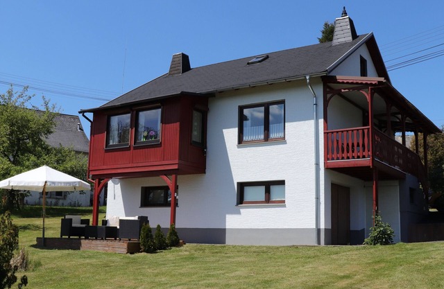 Holiday Home 'Zur Schönen Aussicht' with Private Terrace, Private Garden and Wi-Fi