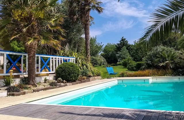 Holiday house classified three stars, with swimming pool.