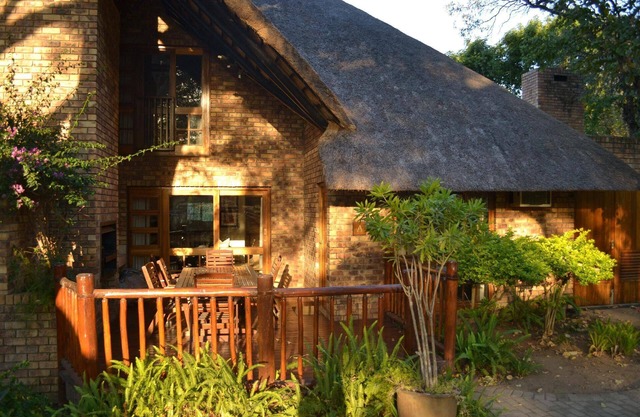 Holiday house Hazyview for 2 - 6 persons with 3 bedrooms - Twin house