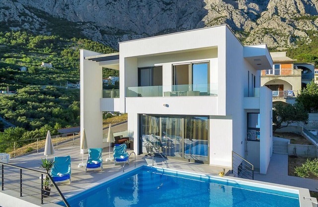 Holiday house Makarska for 1 - 9 persons with 5 bedrooms - Holiday house