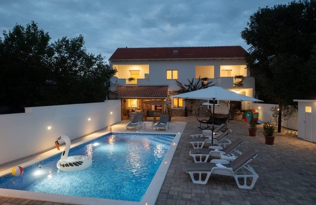 Holiday house Novigrad for 1 - 6 persons with 3 bedrooms - Holiday home