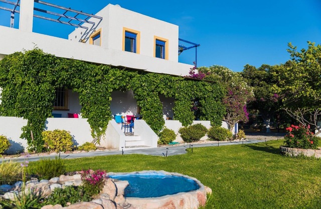Holiday house Soroni for 1 - 6 persons with 3 bedrooms - Holiday house
