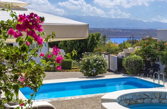 Holiday house Stalos for 2 - 8 persons with 4 bedrooms - Holiday apartment in one or multi-family ho