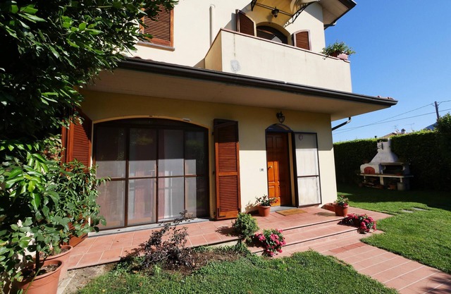 Holiday house with garden