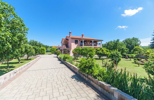 Holiday house with swimming pool
