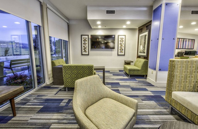 Holiday Inn Express & Suites Dallas NW - Farmers Branch by IHG