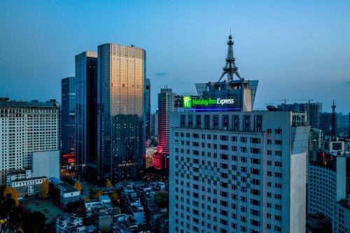 Holiday Inn Express Chengdu Tianfu Square by IHG - Chunxi Road and Kuanzhai Alley